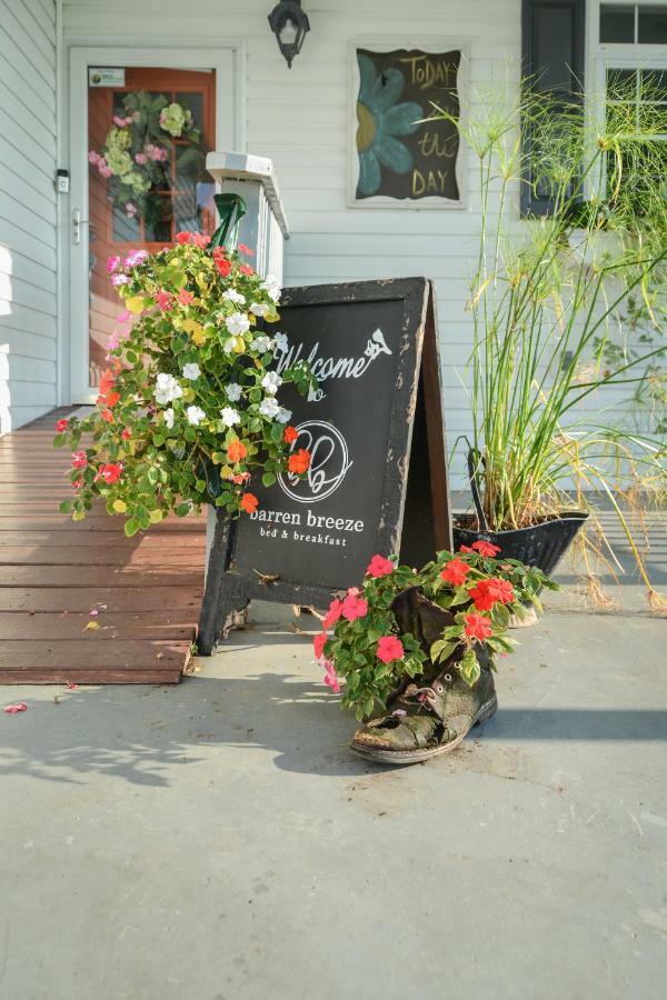Barren Breeze Bed&Breakfast Lucas Buitenkant foto